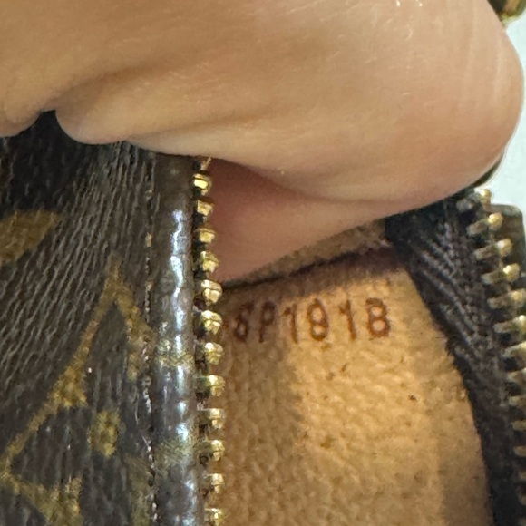 SOLD  🛑 Louis Vuitton LV Authentic Vintage Pouch - Picture 8 of 8